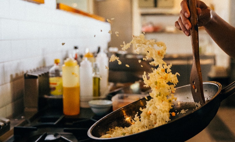 el suelo de las cocinas requiere un limpia pisos potente