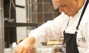 En una cocina profesional los desengrasantes eliminan muchos problemas de limpieza