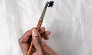 cómo quitar manchas de tinta de la ropa cuando ya han ocurrido es una pregunta que todos nos hemos hecho. Te damos respuestas.