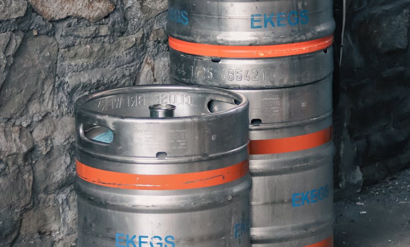 actuar conforme al protocolo para limpieza de barriles de cerveza puede ayudarte a mejorar la apreciación de tus clientes