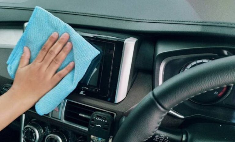 como limpiar salpidadero coche