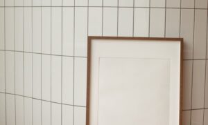 Limpiar la pared es una tarea que no hacemos todos los días. Hay que pensar que producto es adecuado para cada superficie