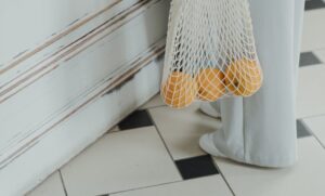 Descubre las técnicas para fregar el suelo de cuaquier lugar de manera adecuada.