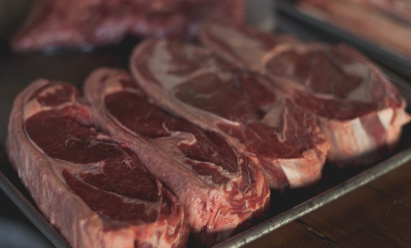 La higiene en industrias cárnicas se logra con productos profesionales y de garantías. Lavantia los aporta.